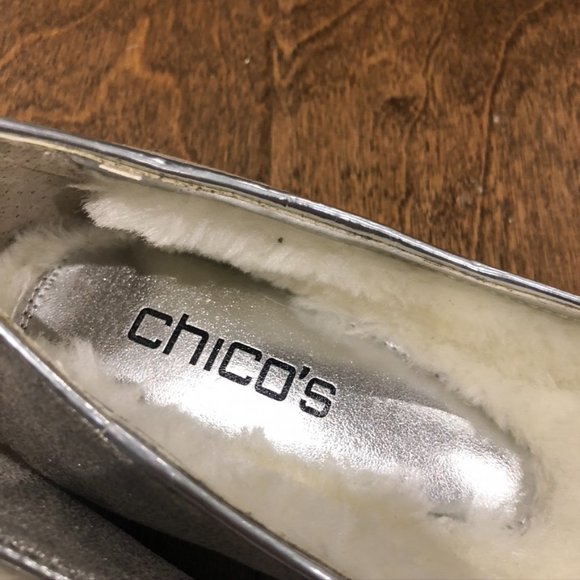 Chico's Silver Slip on Flats with Faux Fur Lining - Picture 5 of 6
